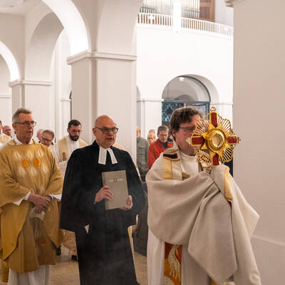 Prozession durch die Kirche