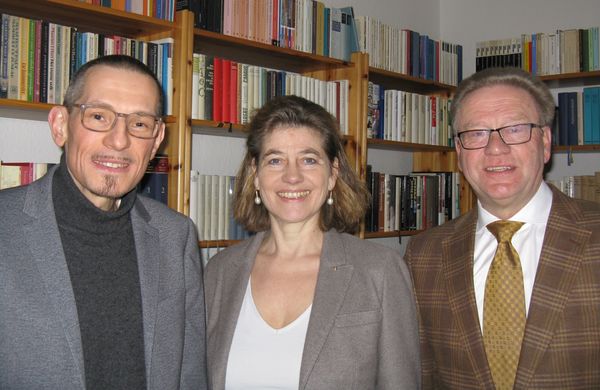 Von rechts nach links: Heiner J. Willen, Dr. Bettina Kratz-Ritter und Prof. Dr. Thilo Rudnig