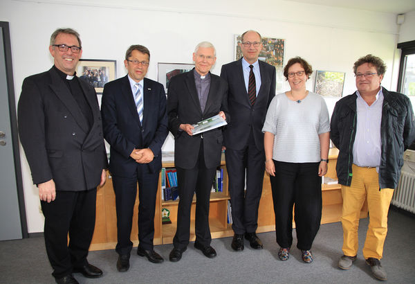 Dechant Wigbert Schwarze, Prof. Dr. Heyo K. Kroemer, Sprecher des Vorstandes der UMG, Weihbischof Dr. Nikolaus Schwerdtfeger, Dr. Sebastian Freytag, Vorstand Wirtschafsführung und Administration, Pastoralreferentin Annette Stechmann und Pastoralreferent Andreas Kieslich