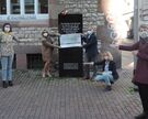 Edith-Stein-Preis: Thomas Buergenthal spendet Preisgeld an Stadtbibliothek Göttingen. Von links: Marion Überschaer, Marlies Schügl, Heiner J.Willen, Elke Lahmann, Petra Broistedt