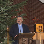 Mustafa Keskin von der Göttinger DITIB-Gemeinde spricht ein Grußwort beim Neujahrsempfang 2018 des Dekanatspastoralrats Göttingen in der Kirche St. Heinrich und Kunigunde.