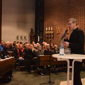 Bischof Dr. Heiner Wilmer SCJ beim Dialogabend in St. Heinrich und Kunigunde in Göttingen.