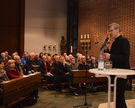 Bischof Dr. Heiner Wilmer SCJ beim Dialogabend in St. Heinrich und Kunigunde in Göttingen.