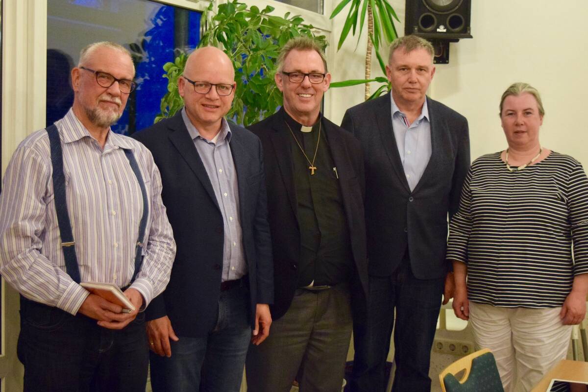 Vorstandsmitglieder (v.l.n.r.): Diakon Winkelmann, Dr. Matusche, Dechant Schwarze, Regenhardt, Dr. Morys-Wortmann.