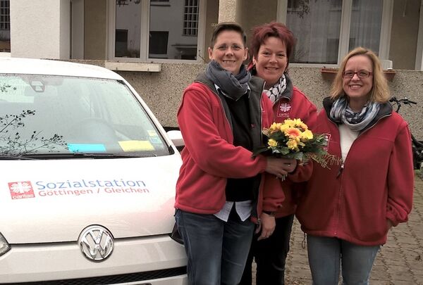 Stefanie Popp (Teamleitung Gleichen), Christiane Koch (Pflegedienstleiterin der Caritas Sozialstation Göttingen / Gleichen) und Edelgard Lietzow (Teamleitung Göttingen) (v.l.n.r.)