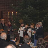 Die Sternsinger singen beim Neujahrsempfang 2018 des Dekanatspastoralrats Göttingen in der Kirche St. Heinrich und Kunigunde.